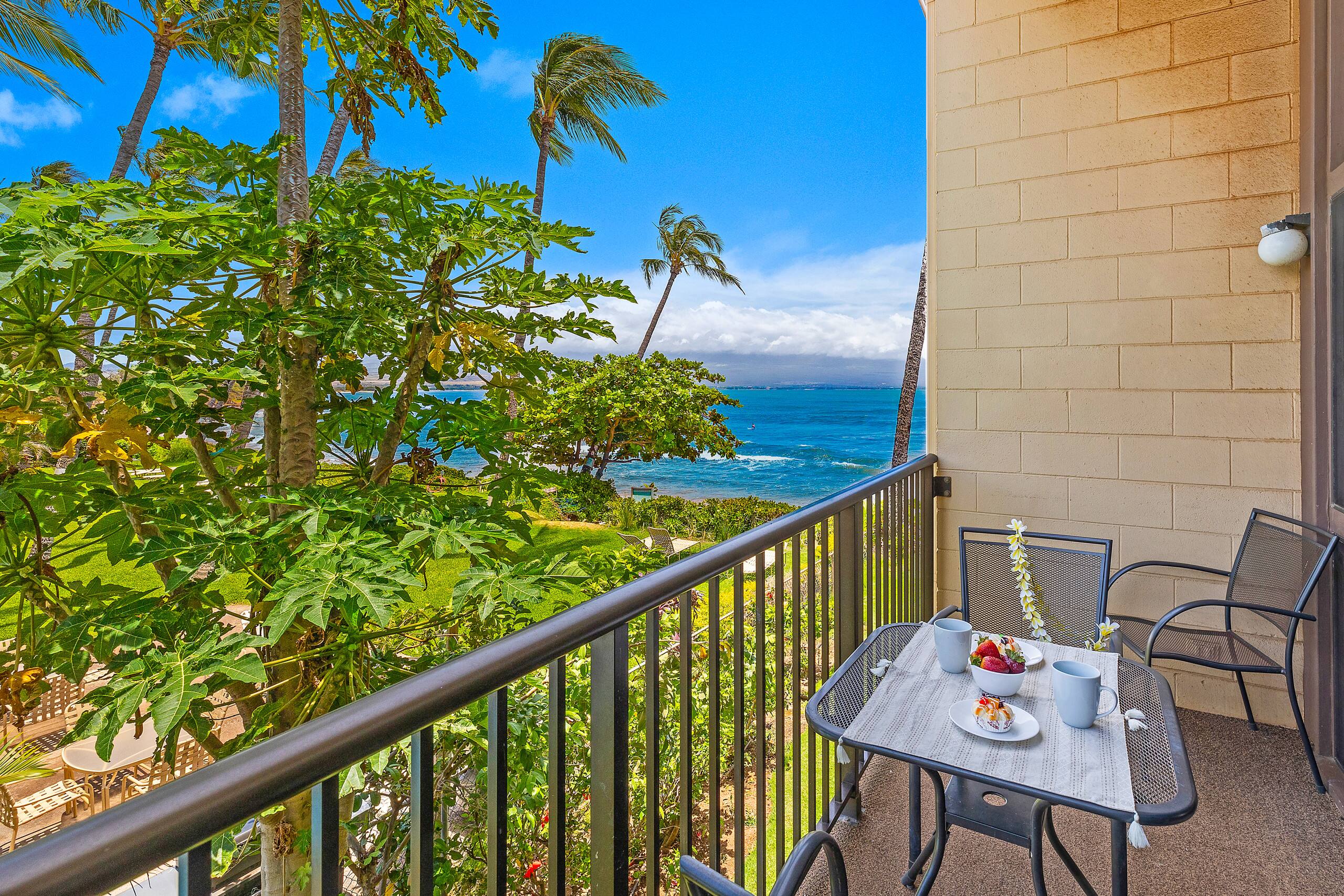 Condo in Wailuku · ★4.84 · 2 bedrooms · 4 beds · 2 private baths - Image 2