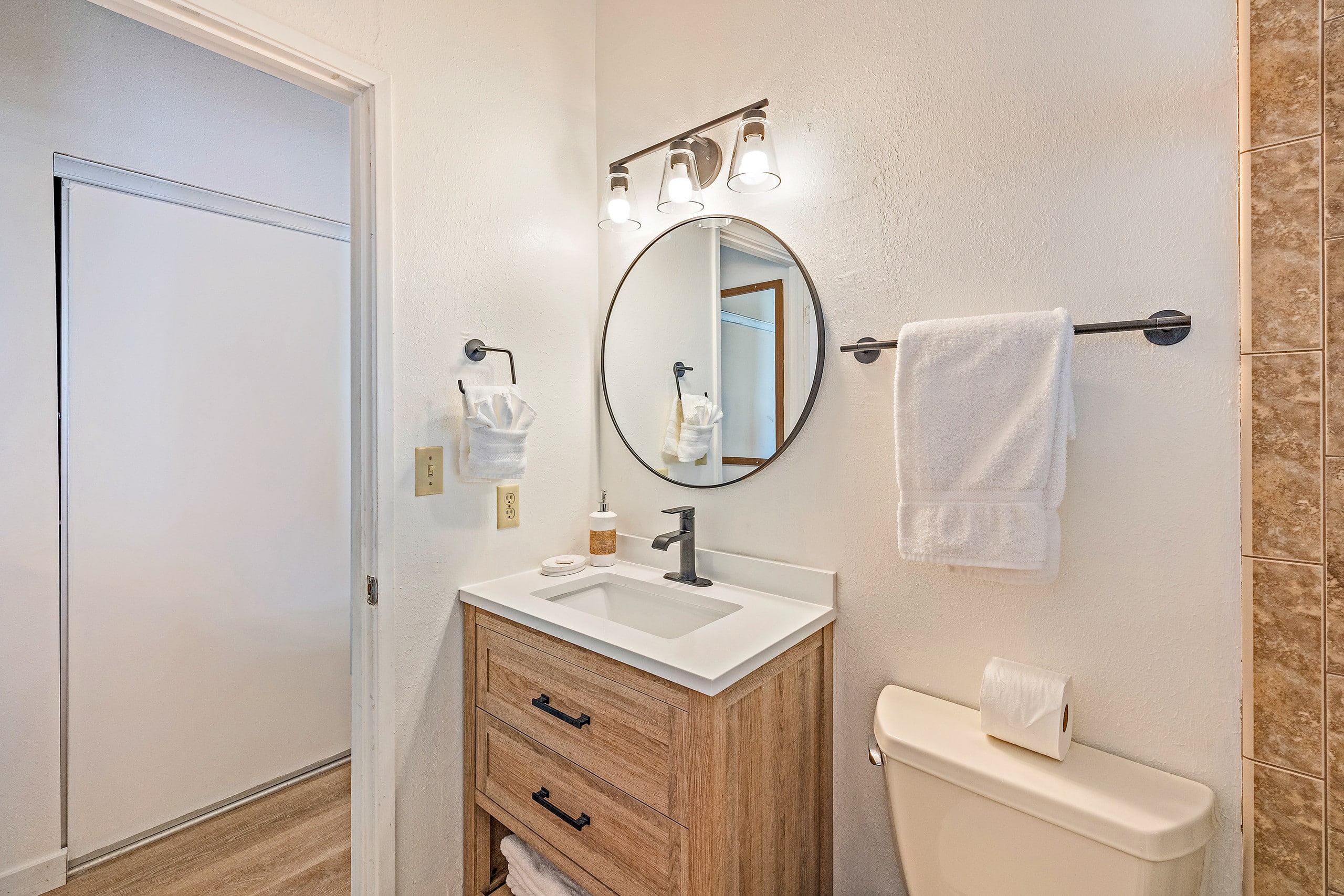 Condo in Wailuku · ★4.84 · 2 bedrooms · 4 beds · 2 private baths - Image 21