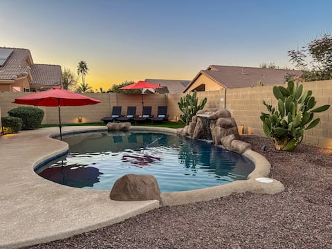 Heated Pool + Near Stadiums + Family-friendly