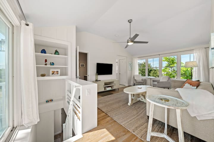 The Birdhouse—sunny Plum Island Home, Pet-friendly - Newbury