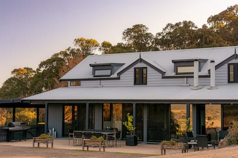 Oberon Lodge Full House / 9 Bedrooms / Sleeps 20