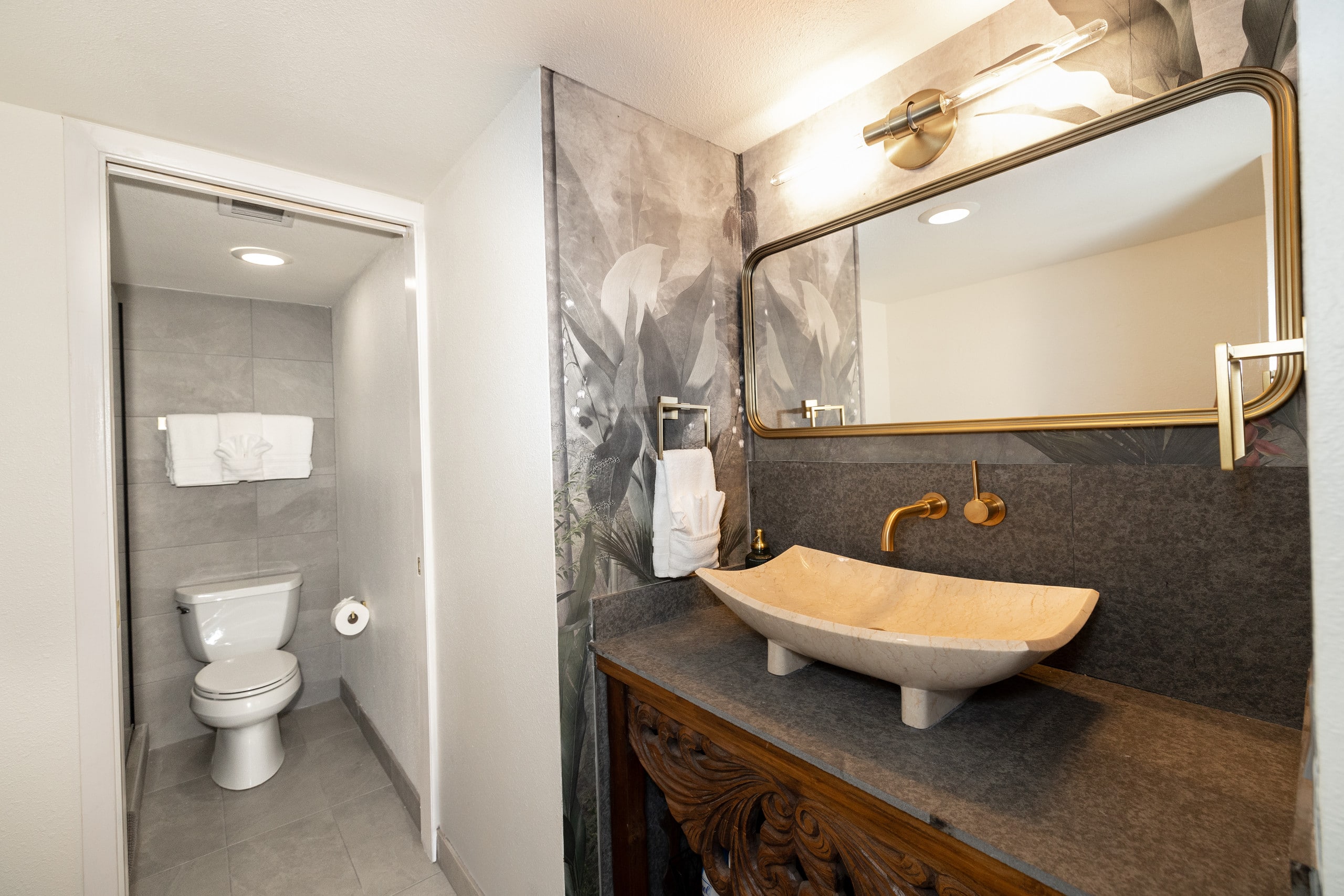 Condo in Lahaina · ★4.96 · 1 bedroom · 1 bed · 1 bath - Image 14