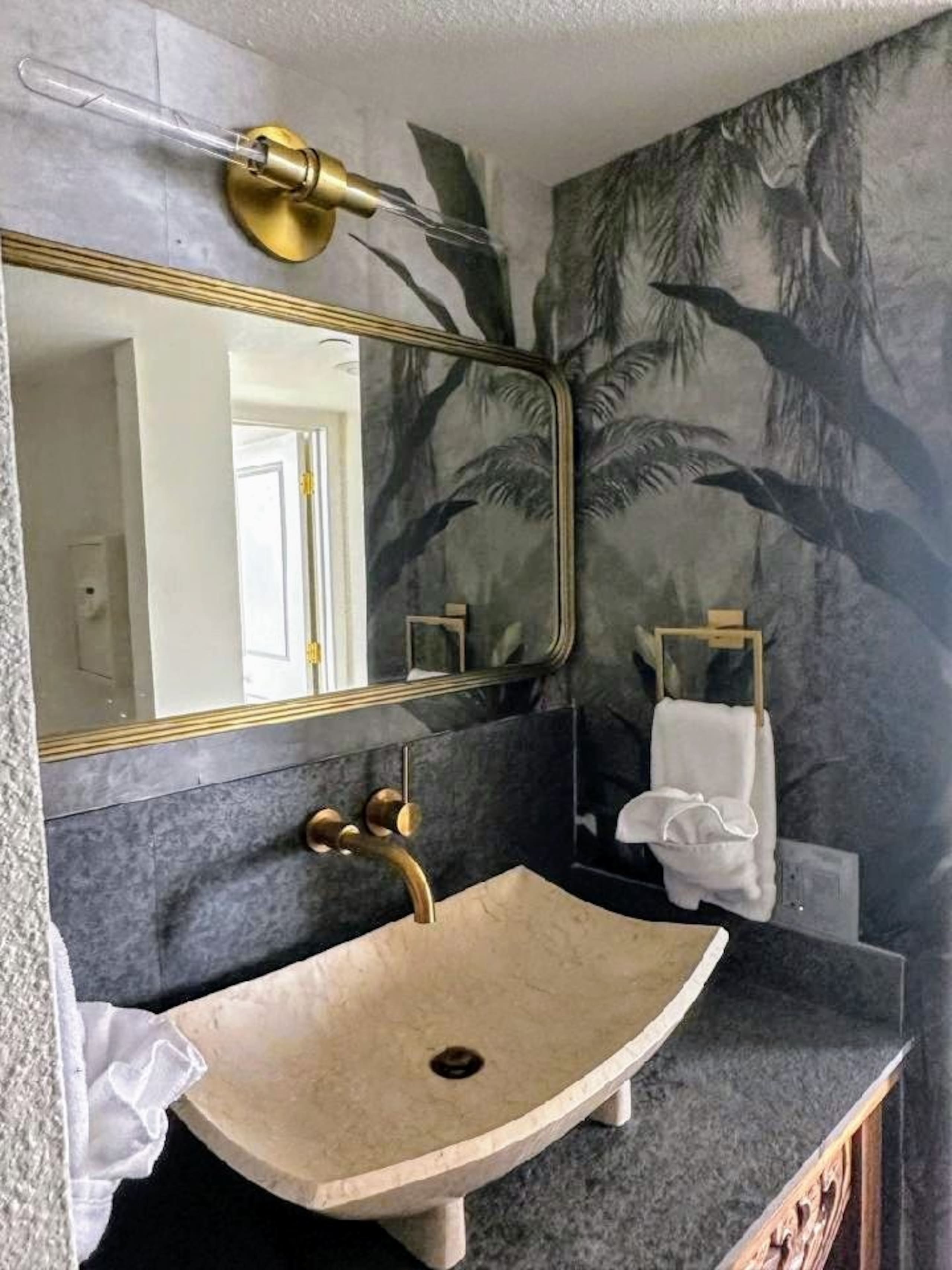Condo in Lahaina · ★4.96 · 1 bedroom · 1 bed · 1 bath - Image 17