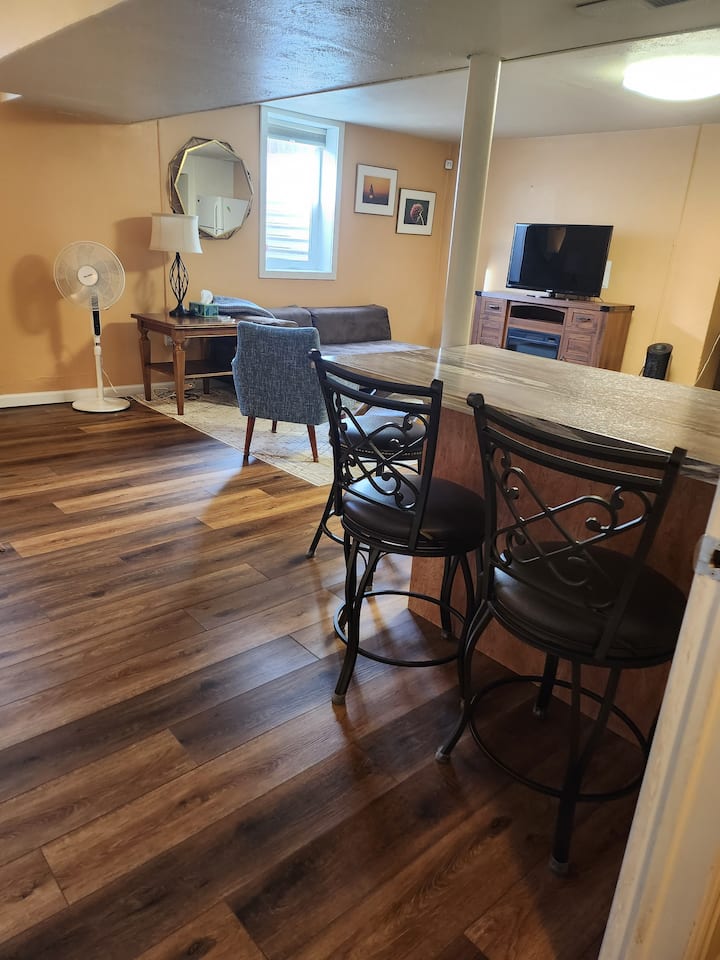 N Denver Entire Studio Guest Suite | Full Kitchen - Lakewood, CO