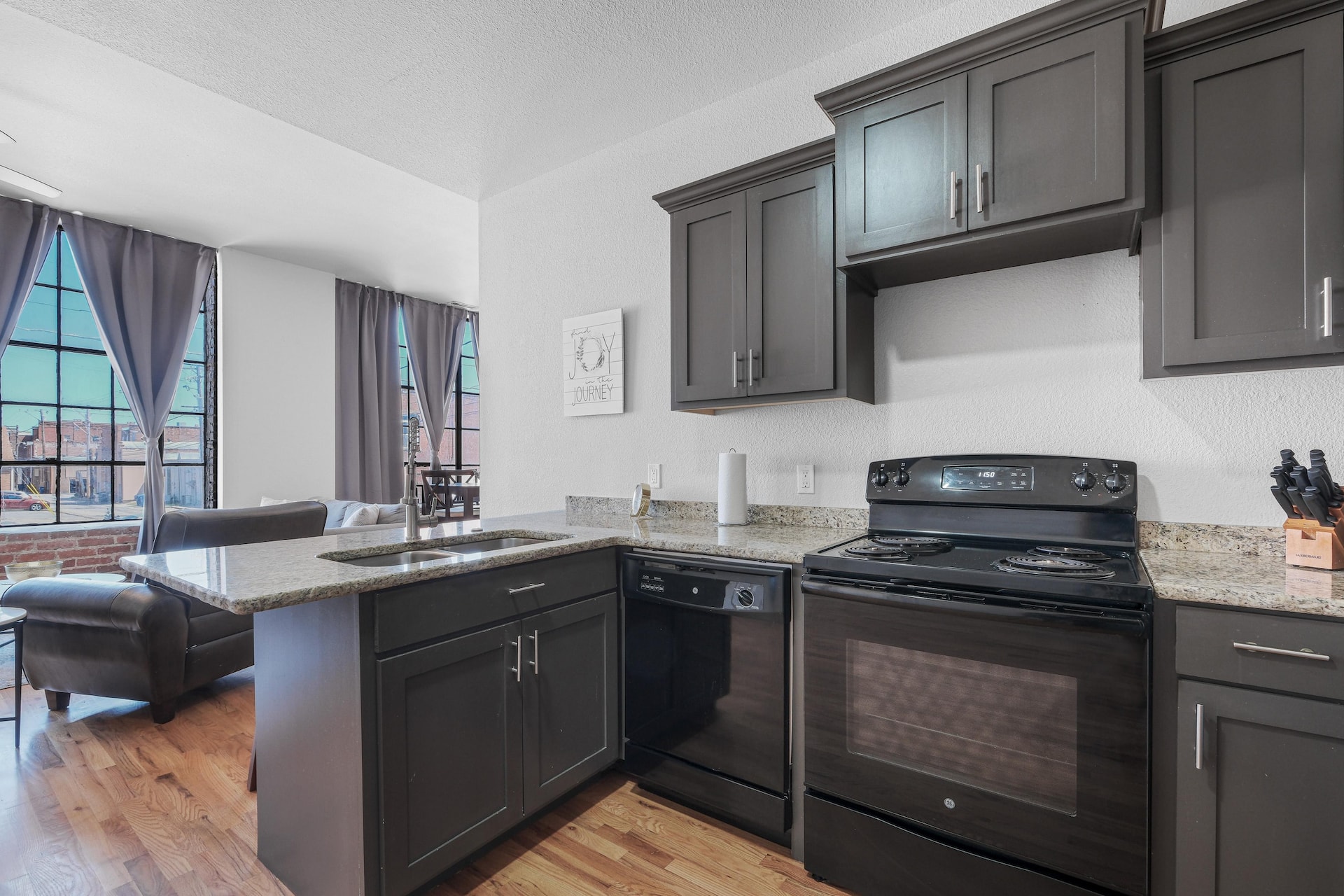 🌟New! Downtown Loft in Webb City!🌆 — photo 4