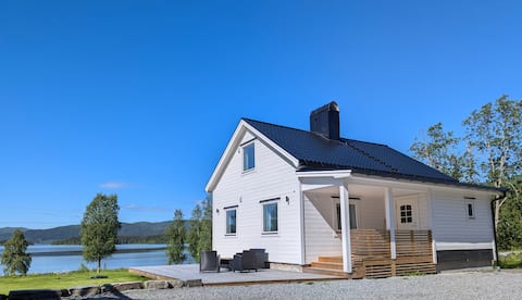 House in Jormvattnet with mountain and lake views