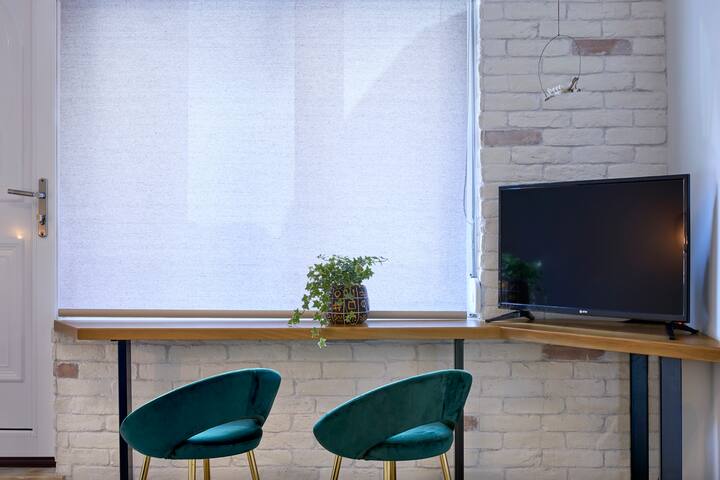 Acropolis 2BD Private Entrance Apt gallery image 3