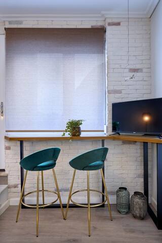 Acropolis 2BD Private Entrance Apt gallery image 5