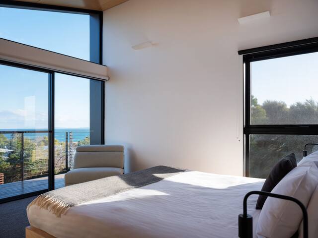 Atelier on Freycinet – Beachside Property gallery image 3