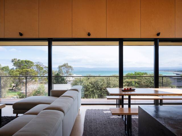 Atelier on Freycinet – Beachside Property gallery image 5