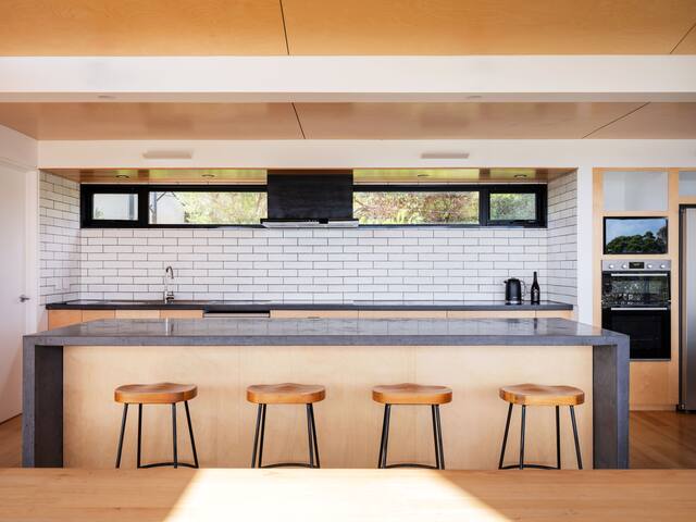 Atelier on Freycinet – Beachside Property gallery image 4