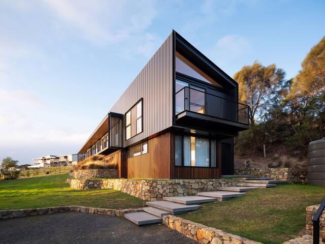 Atelier on Freycinet – Beachside Property gallery image 2