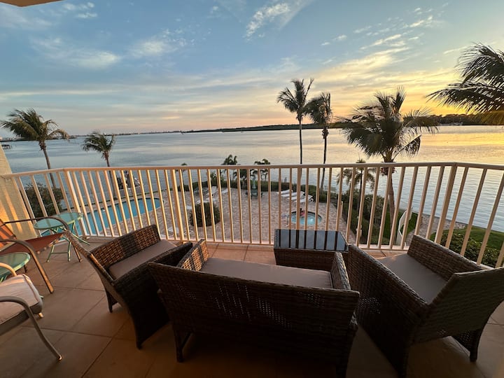 Breath Taking Views Of Sunsets And Dolphins. - Pinellas County, FL