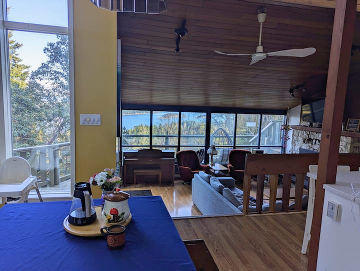 The Mushroom Manor B&b And Cedar Sauna - Salt Spring Island