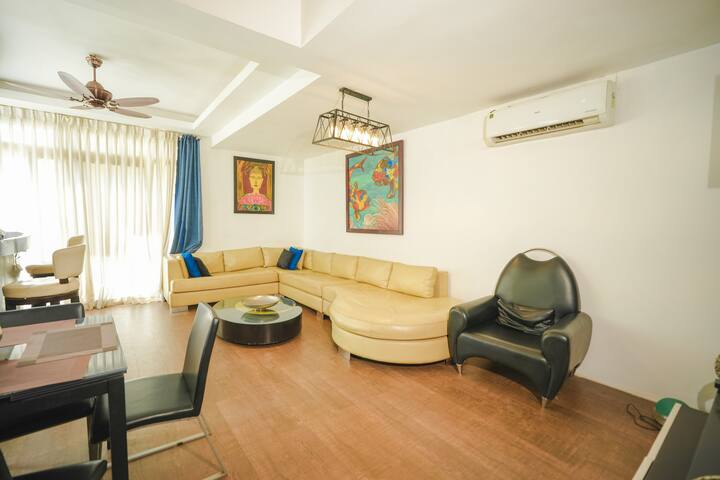 Living room image 2