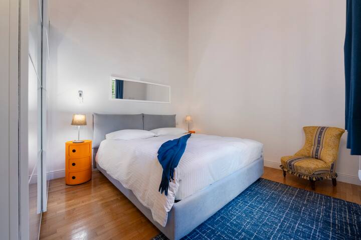 [Santa Croce] Refined & Spacious Apartment gallery image 4