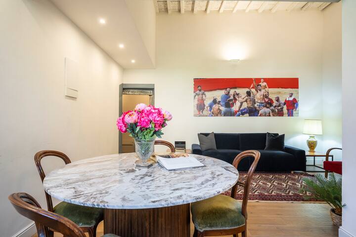 [Santa Croce] Refined & Spacious Apartment gallery image 3