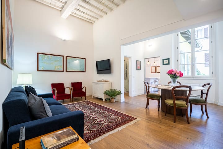 [Santa Croce] Refined & Spacious Apartment