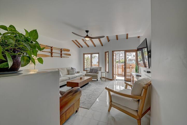 Hamilton Cove “Island Escape” gallery image 5