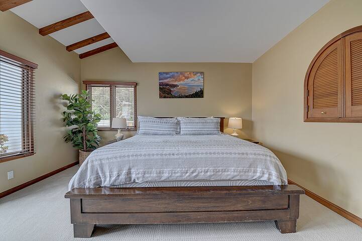 Hamilton Cove “Island Escape” gallery image 3