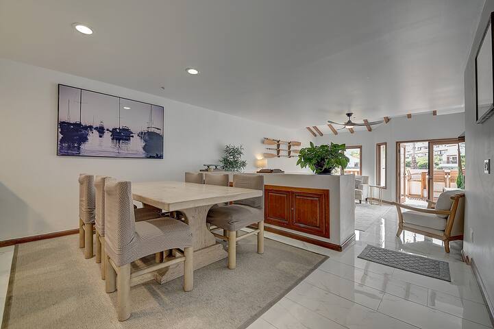 Hamilton Cove “Island Escape” gallery image 4