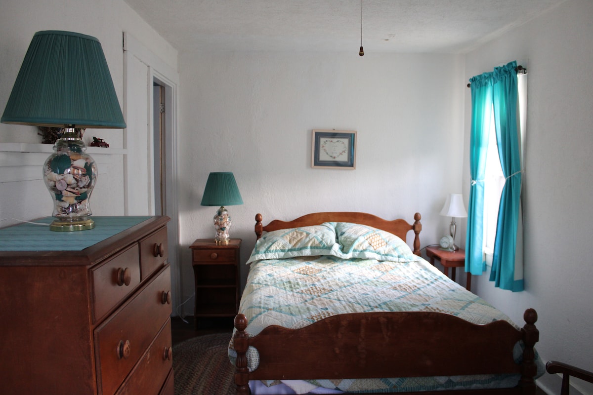 Spálňa 1 s manželskou posteľou.