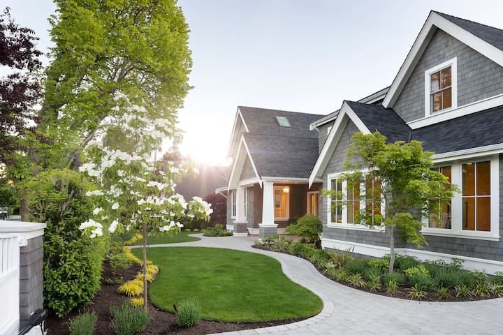 Luxury family home steps from the ocean gallery image 2
