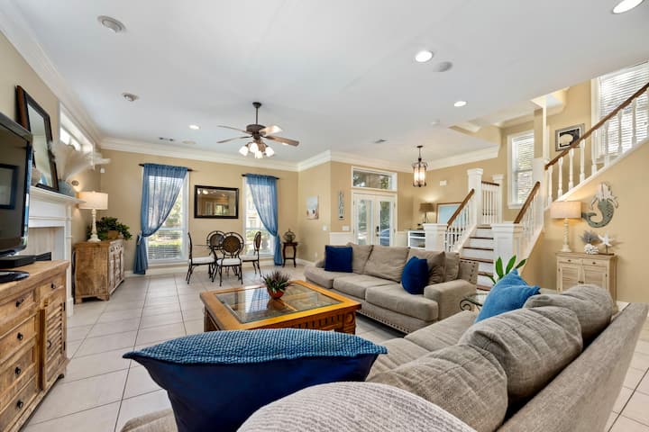 Cayman Casa Pet-friendly 4br Steps To Beach Access - Destin, FL