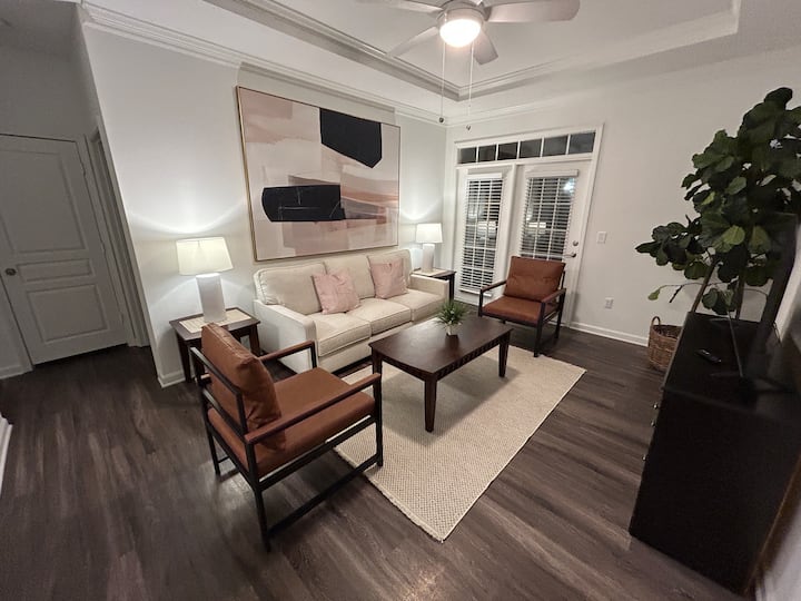 Fabulous  Furnished 3 Bed/2 Bath Apt In Alpharetta - Alpharetta, GA