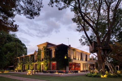 Great luxury at the foot of the Chateau