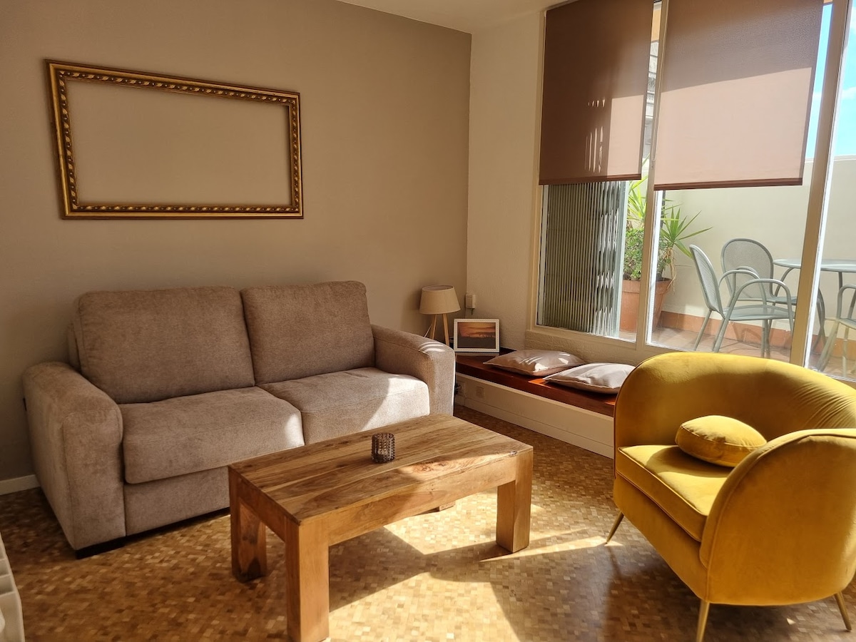 Top performing Airbnb: Parc Ciutadella Atic apartment w/ private terrace in Sant Pere, Santa Caterina I La Ribera