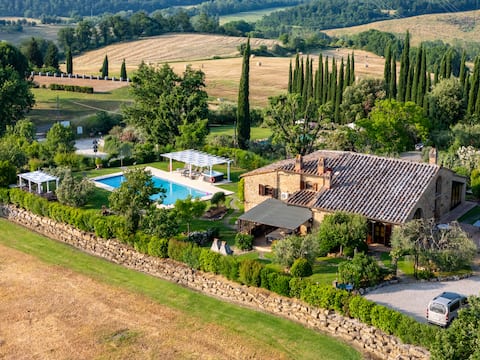Tuscan Villa with Pool & Jacuzzi, San Gimignano
