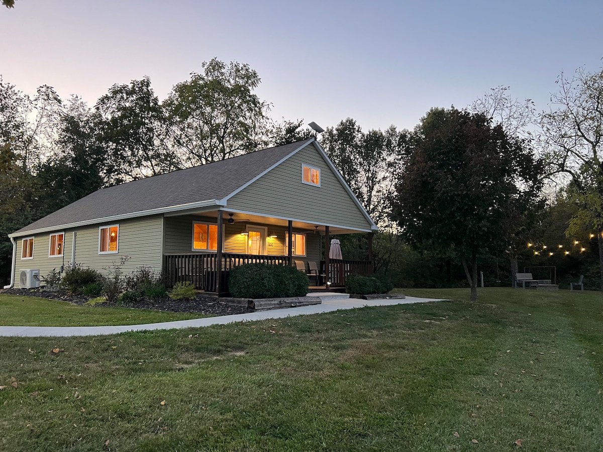 Cabin by the Creek‼️🏡🎣🦌 Cabins for Rent in Casey, Illinois, United