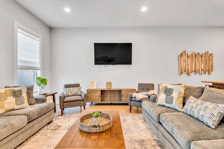 2 Massive Nashville Homes – Stunning Downtown View gallery image 4