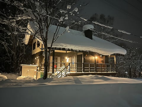 Slow House Niseko with Private Onsen/Hot Spring