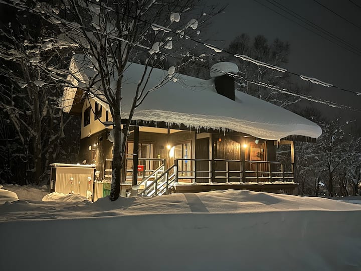 Slow House Niseko With Private Onsen/hot Spring - Niseko