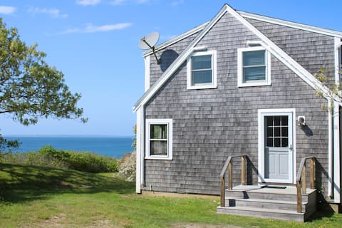 Cozy Waterfront Cottage, Newly Remodeled!