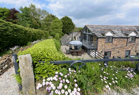 Tranquil Cornish retreat close to beaches and moor