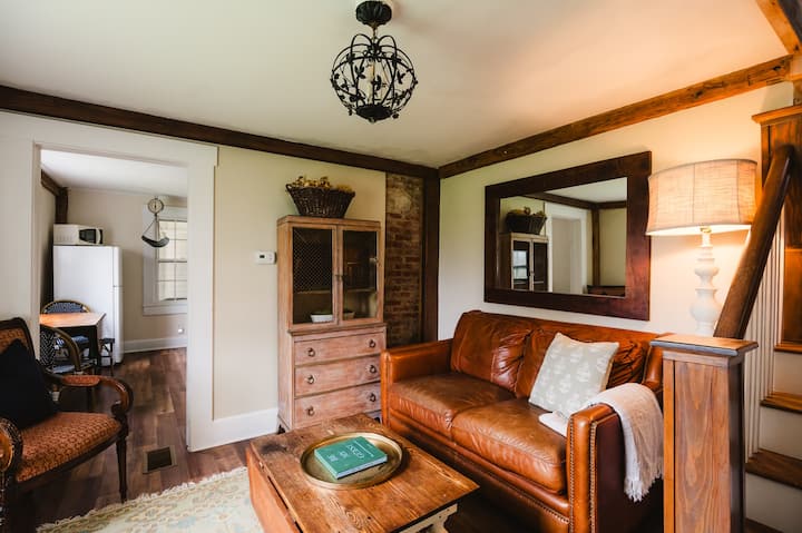 Historic 8 Acre Property- Private Guest House - Carmel, IN