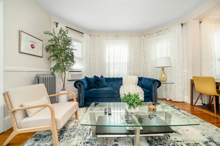 LargeDuplex10Beds w/prkg near Downton