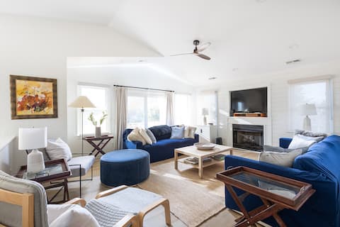 Popular Airbnb listing: Duck, Dolphins and Donuts - Pool, Walk to Beach! in Duck