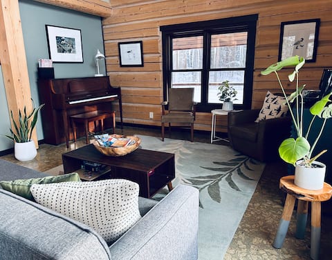 Top performing Airbnb: Glacier Log Home with Private River Access in Coram
