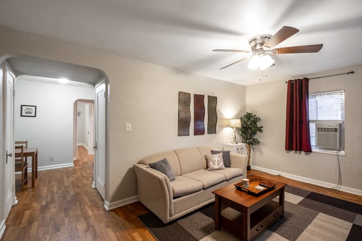 *{Spacious 2-bedroom Gem In The Heart Of It All!}* - Dayton, OH