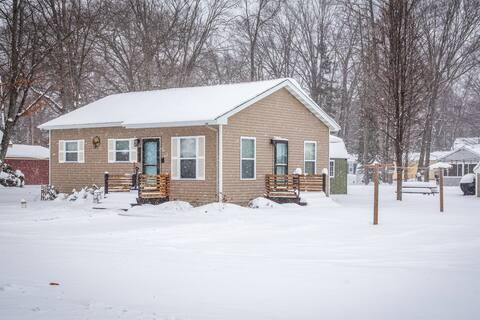 Lakeview Landing: snowmobile, ice fish, XC skiing!