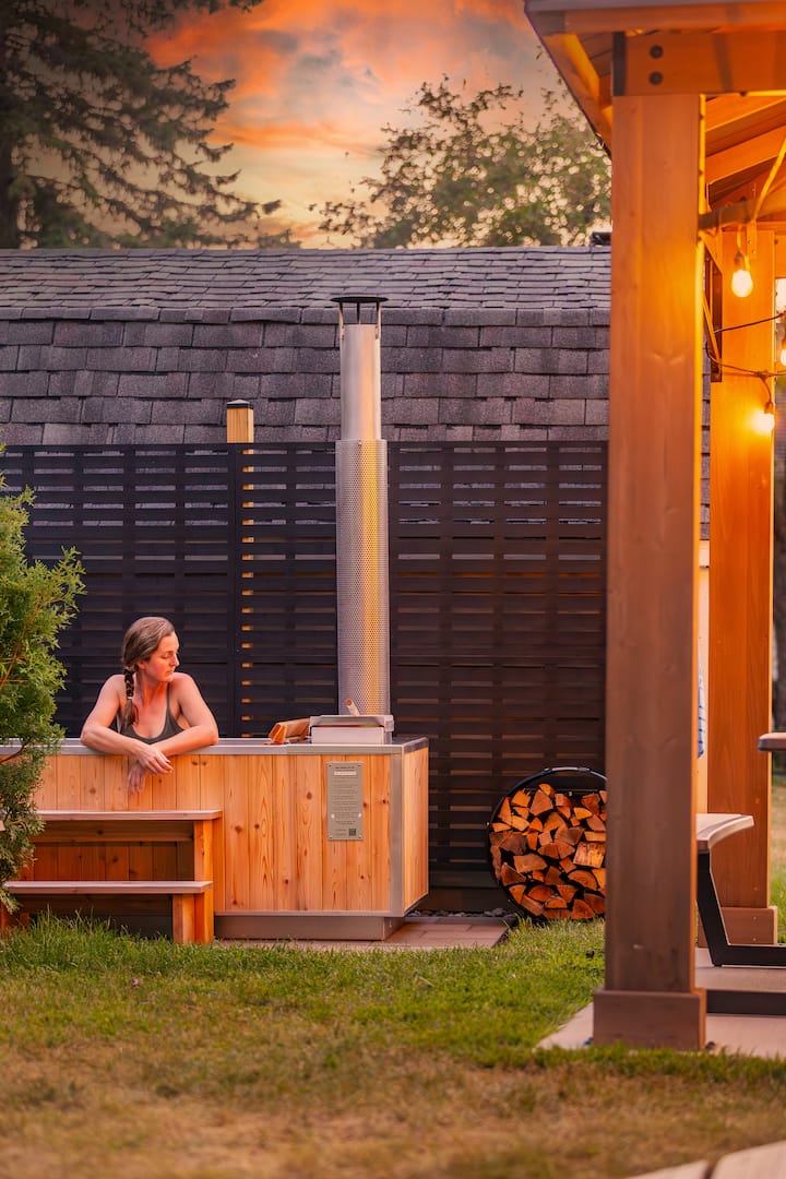 Cozy Fall Stay | Hot Tub Retreat, Yaks & SUPs
