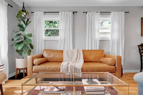 Top Airbnb: Modern Craftsman Retreat • Hillside Views in Highland Park
