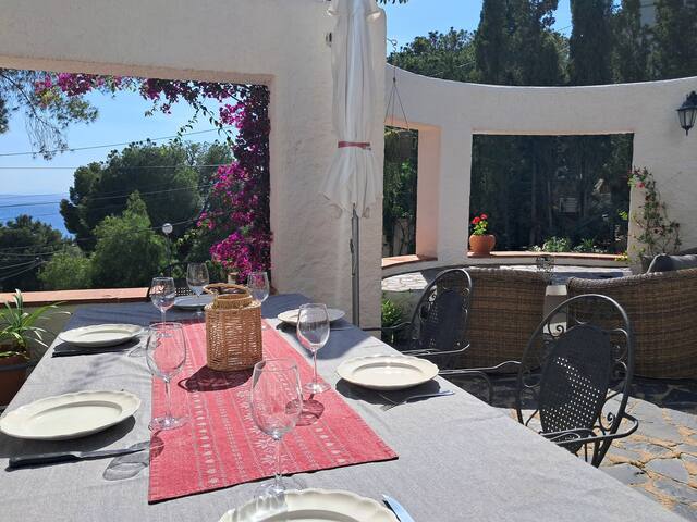 Charming villa 200 m2 just 150 m from the beach gallery image 4