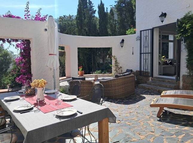 Charming villa 200 m2 just 150 m from the beach gallery image 5