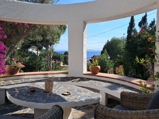 Charming villa 200 m2 just 150 m from the beach gallery image 3