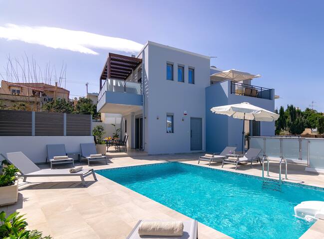 Bessie’s dream villa,private pool,near amenities